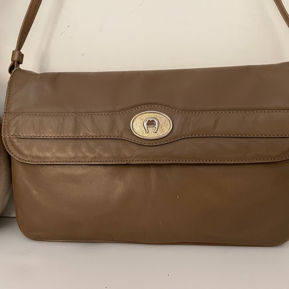 Etienne Aigner tan leather oversized clutch/shoulder bag ~ Vintage 60's Lovers